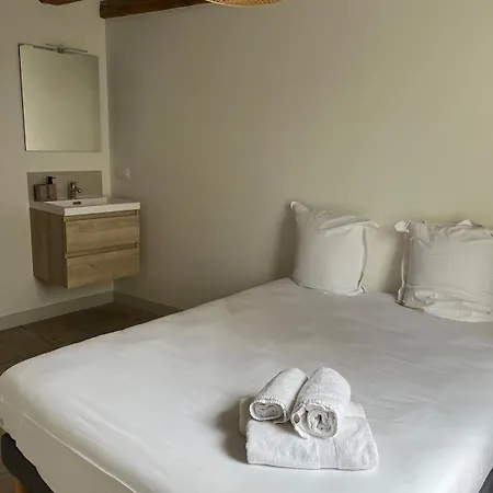 T3 Centre 1er Etage Апартаменты *