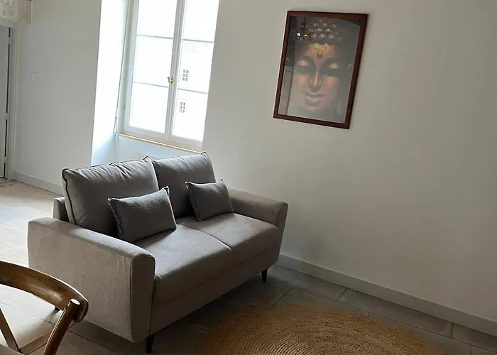 T3 Centre 1er Etage * Анже